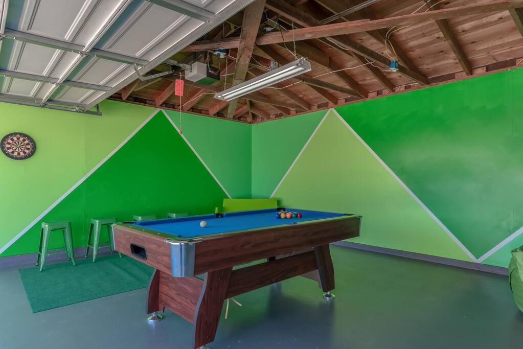 אינדיאו The Pink Cactus - Desert Retreat - Luxe Pool, Golf & Game Room מראה חיצוני תמונה