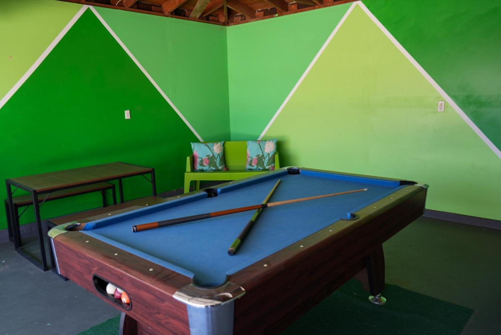 אינדיאו The Pink Cactus - Desert Retreat - Luxe Pool, Golf & Game Room מראה חיצוני תמונה