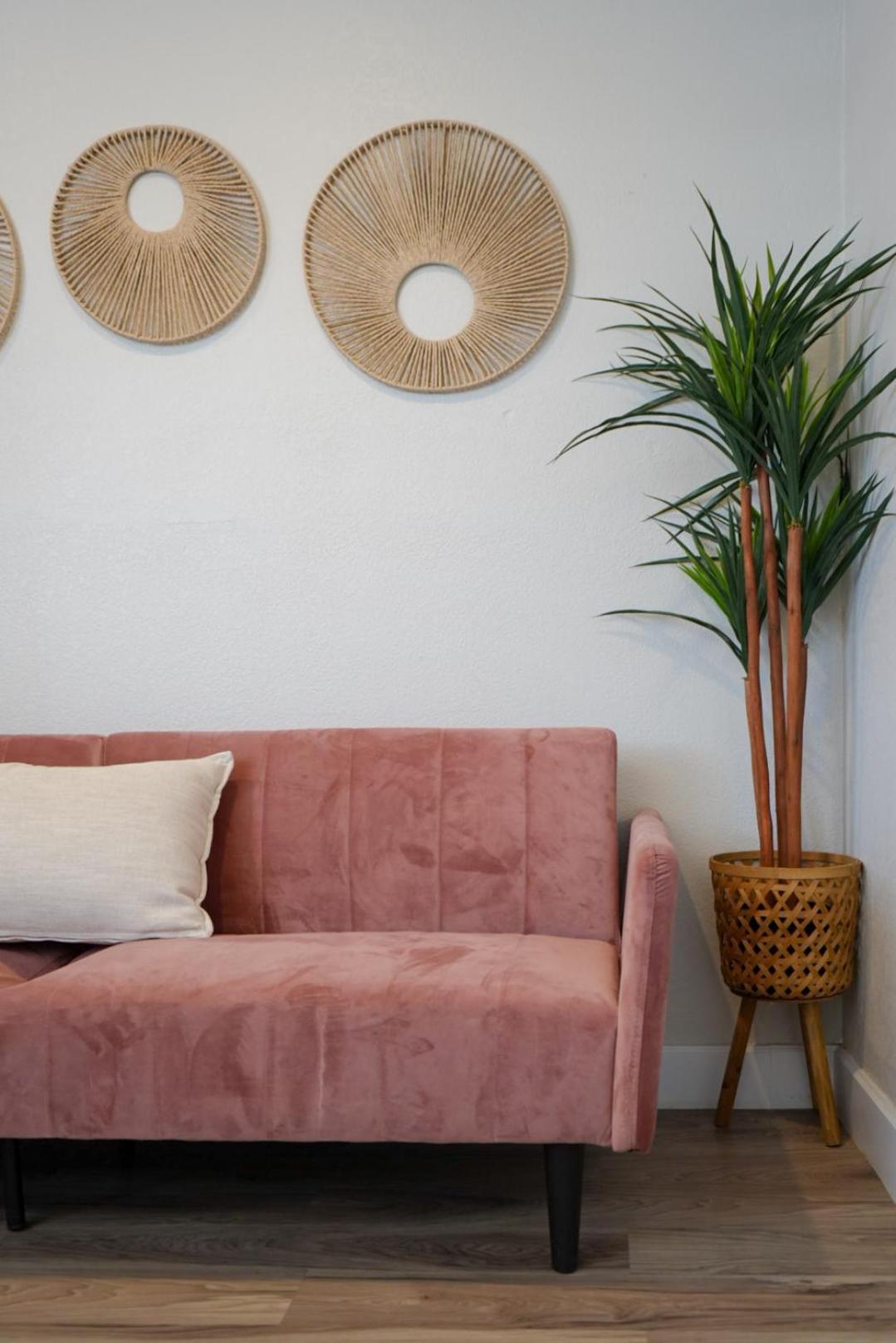 אינדיאו The Pink Cactus - Desert Retreat - Luxe Pool, Golf & Game Room מראה חיצוני תמונה