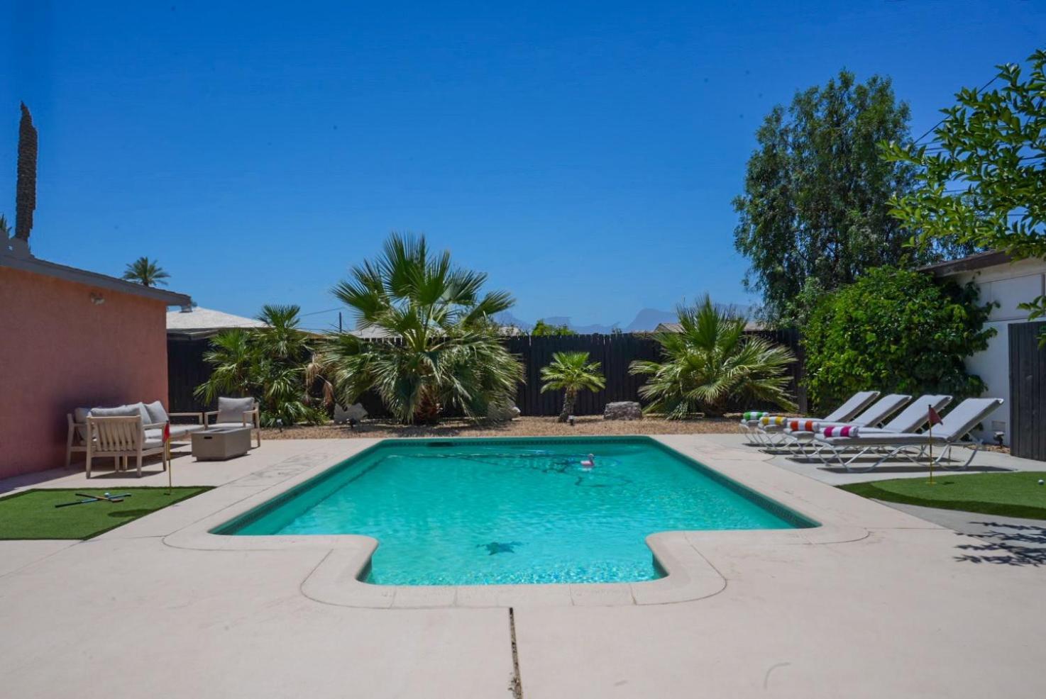 אינדיאו The Pink Cactus - Desert Retreat - Luxe Pool, Golf & Game Room מראה חיצוני תמונה