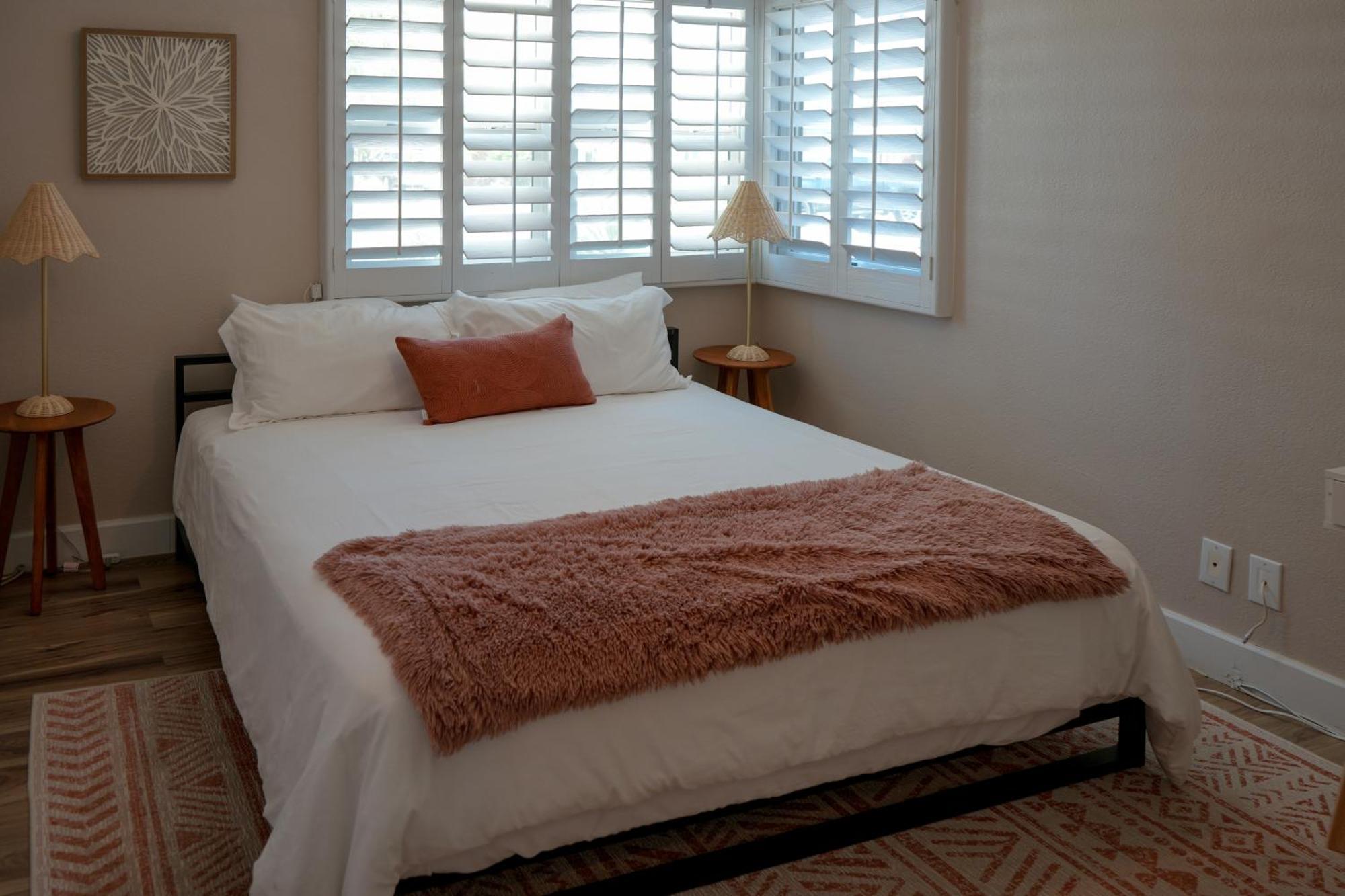 אינדיאו The Pink Cactus - Desert Retreat - Luxe Pool, Golf & Game Room מראה חיצוני תמונה