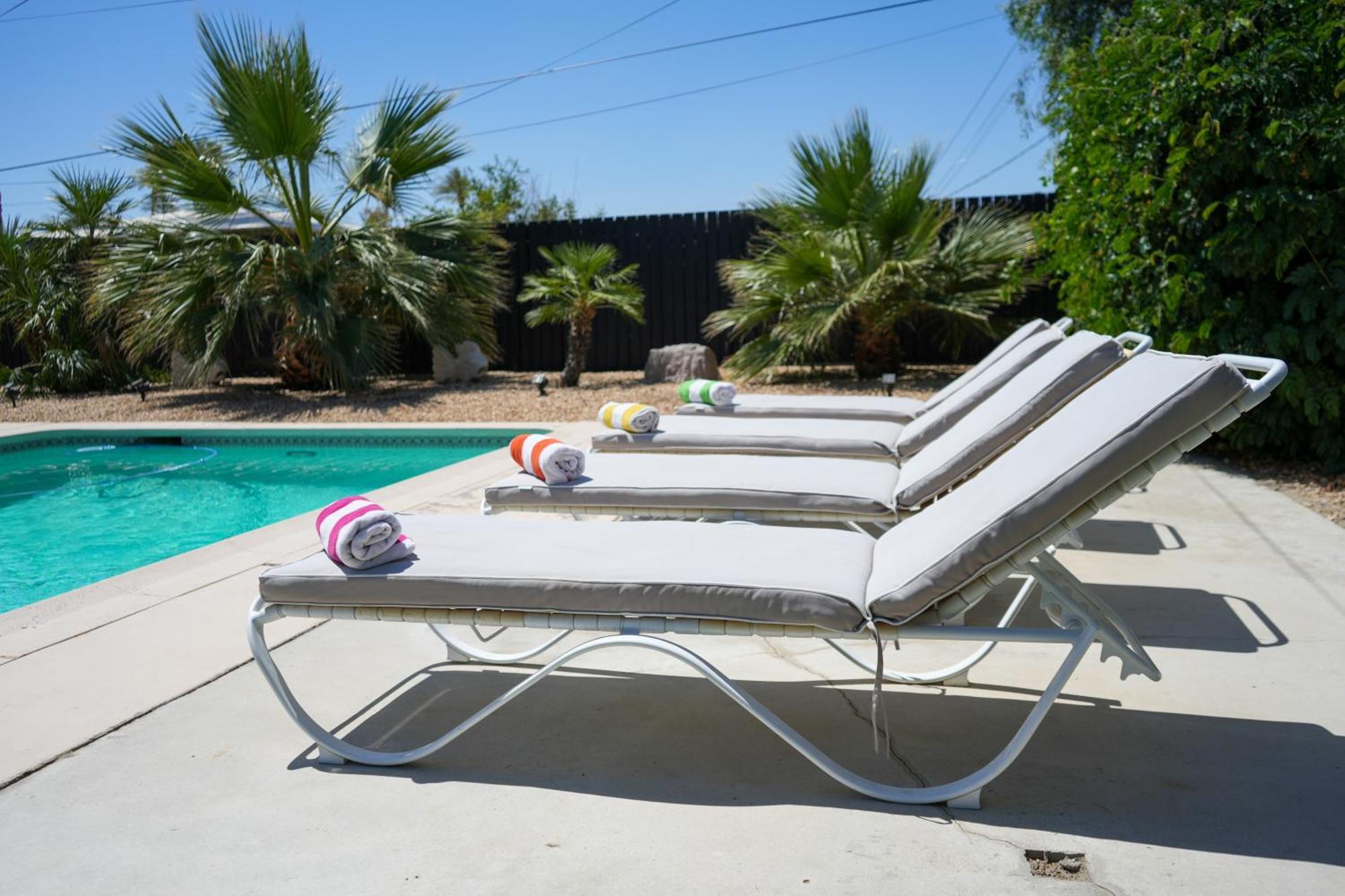 אינדיאו The Pink Cactus - Desert Retreat - Luxe Pool, Golf & Game Room מראה חיצוני תמונה