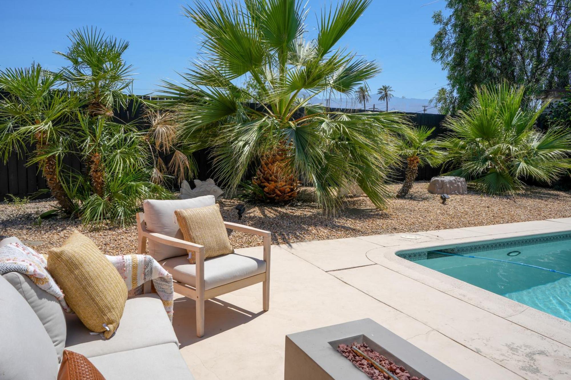 אינדיאו The Pink Cactus - Desert Retreat - Luxe Pool, Golf & Game Room מראה חיצוני תמונה