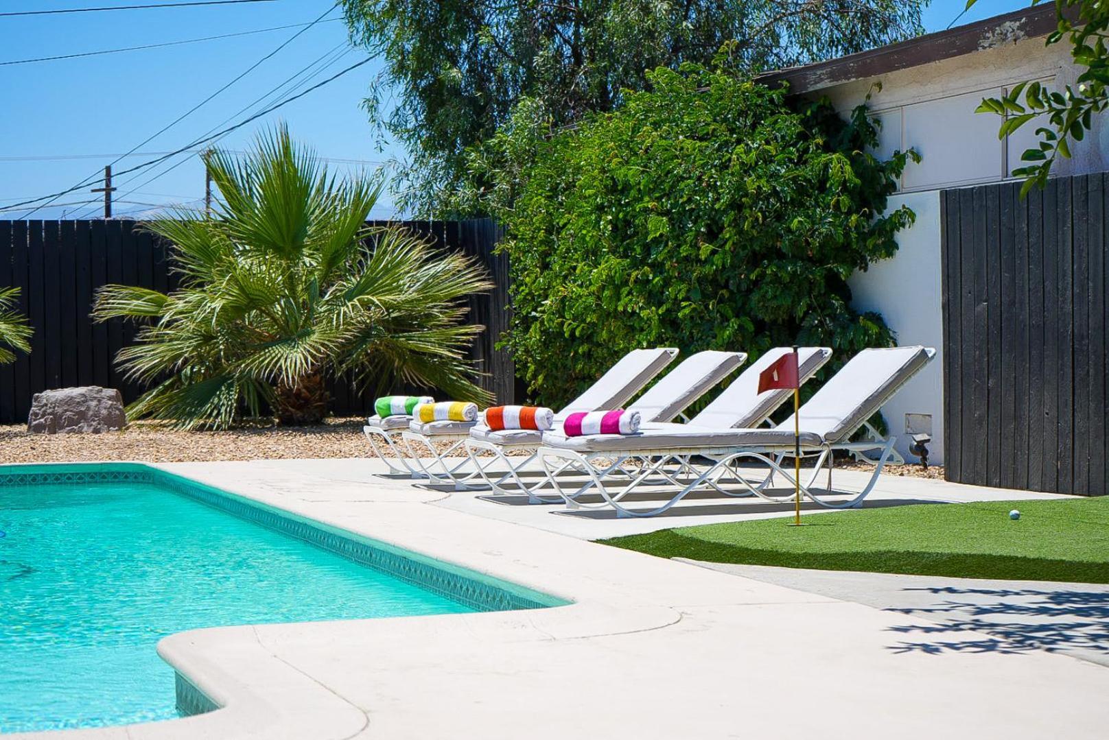 אינדיאו The Pink Cactus - Desert Retreat - Luxe Pool, Golf & Game Room מראה חיצוני תמונה