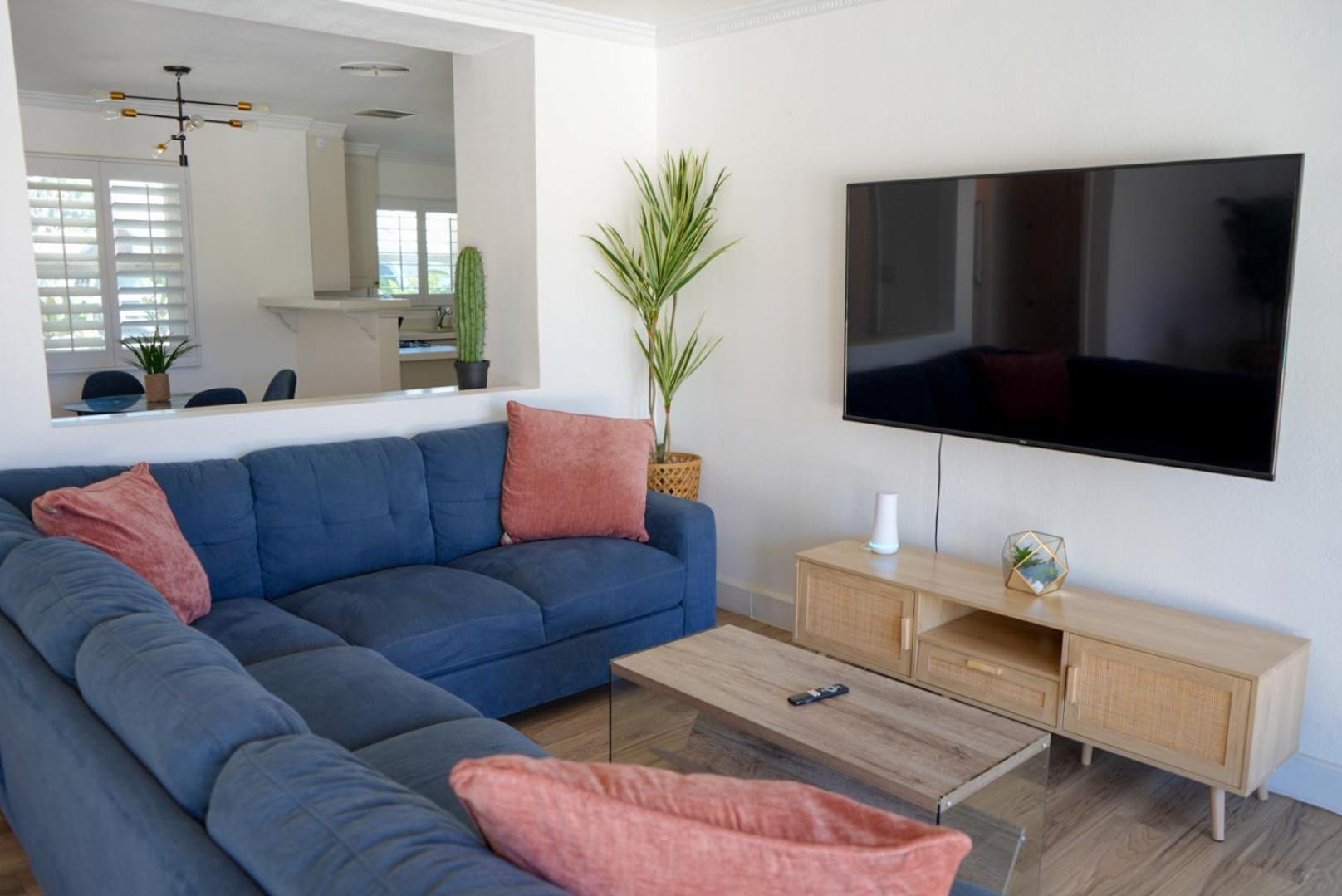אינדיאו The Pink Cactus - Desert Retreat - Luxe Pool, Golf & Game Room מראה חיצוני תמונה